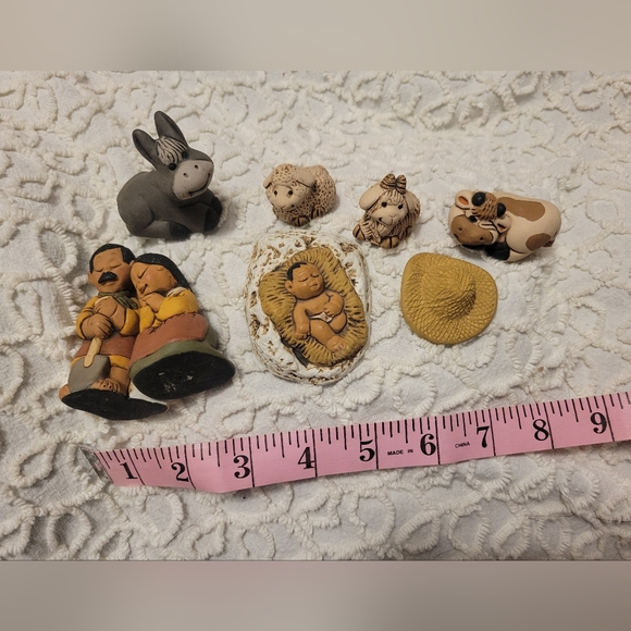 CIAP Miniature Figurines Nativity Set Lot Of 8 Sheep Cow Baby Hat - Picture 8 of 8